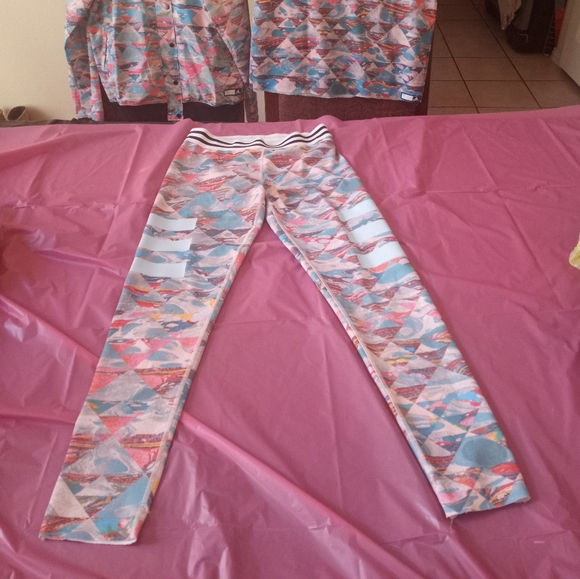 ADIDAS OUTFIT - Picture 6 of 12